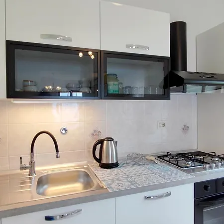 Persic Apartment *